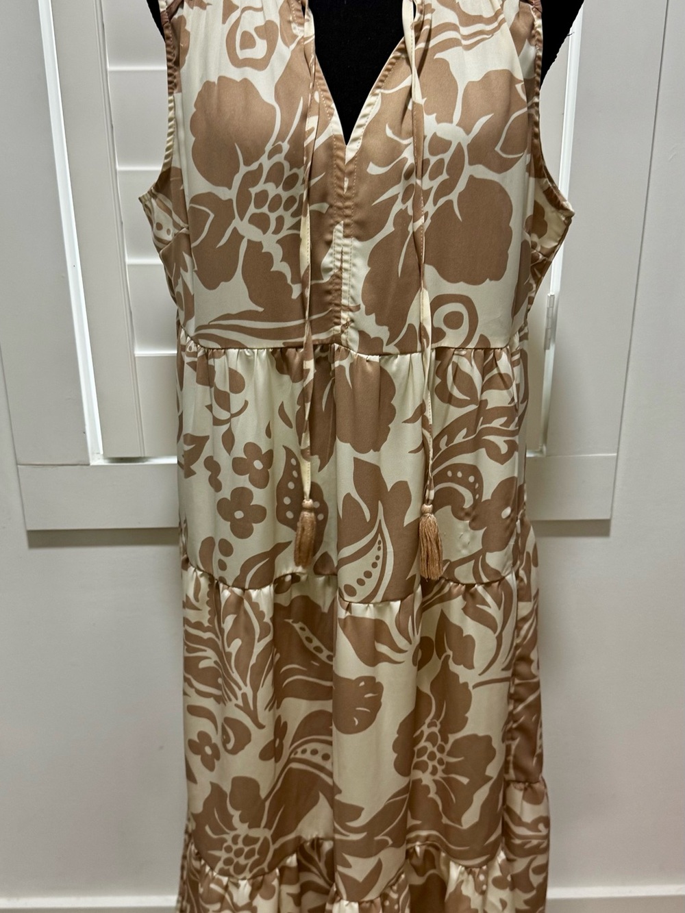 Umgee Cream and Tan Floral Midi Dress Size Large With Tasseled Ties